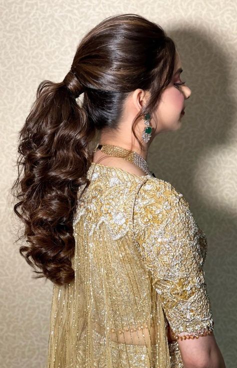 Curly Bridal Hair, Down Hairstyles For Long Hair, Hairstyles For Gowns, Hair Style On Saree, Pony Hairstyles, Hairstyle Examples, Wedding Bun Hairstyles, Engagement Hairstyles, Bridal Hairdo