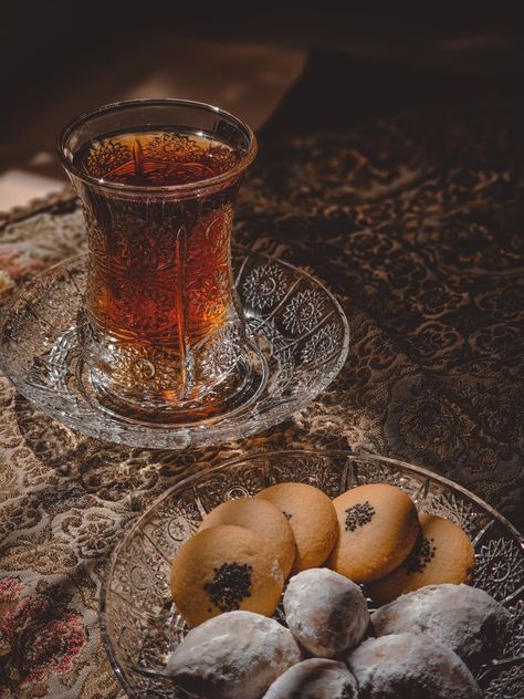 Tea cup Persian Tea Aesthetic, Iranian Tea, Morning Story, Photography Tea, Persian Tea, Tea Aesthetic, Iran Pictures, Persian Garden, Rainy Day Aesthetic