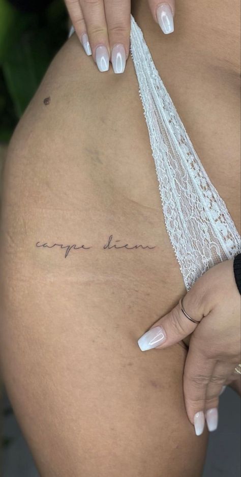 Script Hip Tattoo, Tattoo Carpe Diem, Carpe Diem Art, 44 Tattoo, Small Words Tattoo, Tattoos 2023, Aesthetic Relationship, Aesthetic Vision Board, Couple Photo Ideas