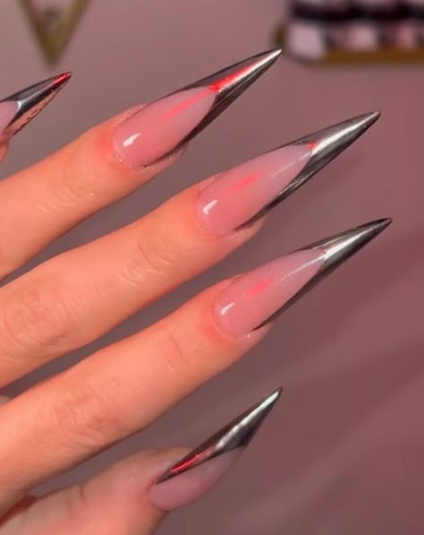 Unique Stiletto Nails, Small Stilleto Nails, Baddie Nails Stiletto, Stilleto Nails Designs Summer, Chrome Nails Stiletto, Ombré Stiletto Nails, Nail Stilleto Ideas, Chrome Stiletto Nails, Jewelry Latina