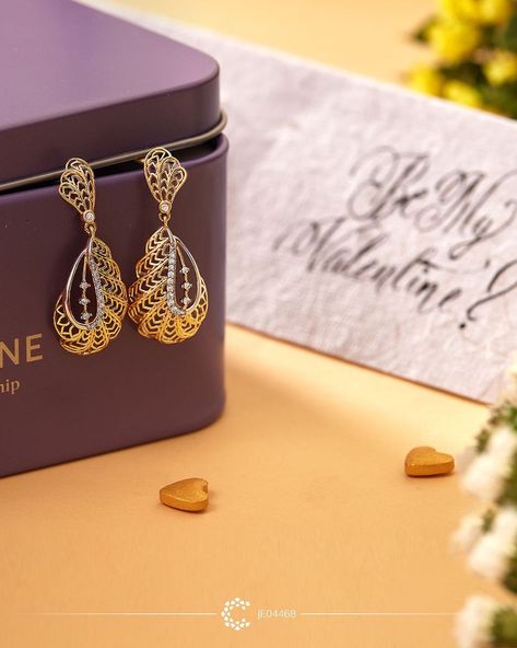 Fancy Gold Earrings Daily Wear, Dailywear Gold Earing, Caratlane Jewellery, Malabar Jewellery, Gold Jwellary, Jali Work, South Jewellery, Jewellery Minimal, Latest Earrings Design