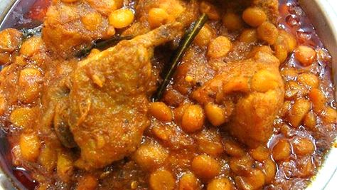 Daal chicken Recipe Pakistani Dal Recipe, Spicy Dal, Chicken Lentil Curry, Chana Recipe, Chicken Lentil, Dal Recipes, Pulses Recipes, Dhal Recipe, Chicken Chickpea