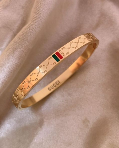 Rolling Flex with Gucci Handcuff bracelet 😍 Boys Bracelets Gold, Gucci Bangle, Handcuff Bracelet, Gucci Bracelet, Boys Bracelets, Hand Cuff Bracelet, Bracelets Gold, Bangles, Gucci