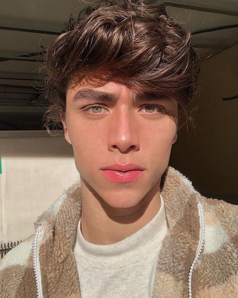 L E A N D R O (@dayker6) • Fotos y videos de Instagram Thick Lips, Wattpad Boys, Almond Shaped Eyes, Almond Eyes, Pastel Grunge, Almond Shaped, Guy Drawing, Soft Grunge, Future Boyfriend