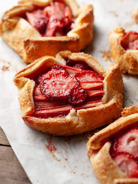 Gluten Free Strawberry Rhubarb Galette - The Gluten Free Austrian Strawberry Rhubarb Galette, Gluten Free Galette, Gluten Free Rhubarb, Galette Dough, Rhubarb Coffee Cake, Rhubarb Galette, Strawberry Rhubarb Sauce, Rhubarb Cookies, Grad Dinner