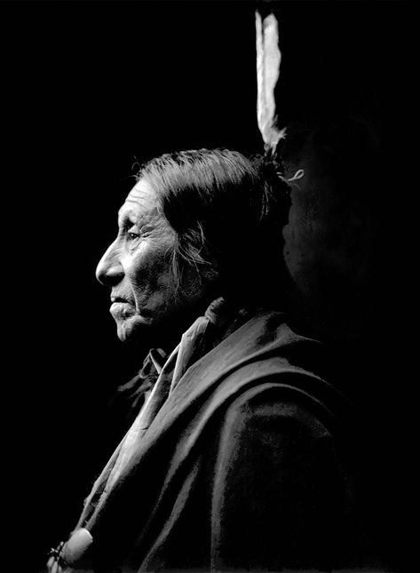 Sioux Nation, Army Post, Eagle Feather, Indian Reservation, Native American Chief, Rare Historical Photos, Native American Men, Native American Pictures, Native American Photos