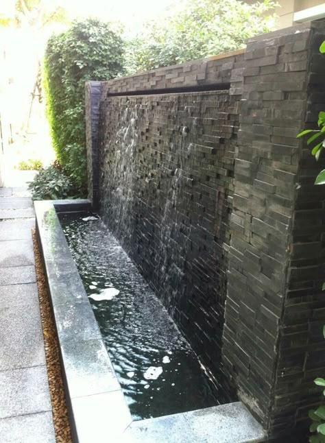 Wall Fountains Backyard, Water Wall Fountain, Outdoor Wall Fountains, Water Fountain Design, Taman Air, Water Feature Wall, Outdoor Water Features, Garden Water Feature, Fountains Backyard