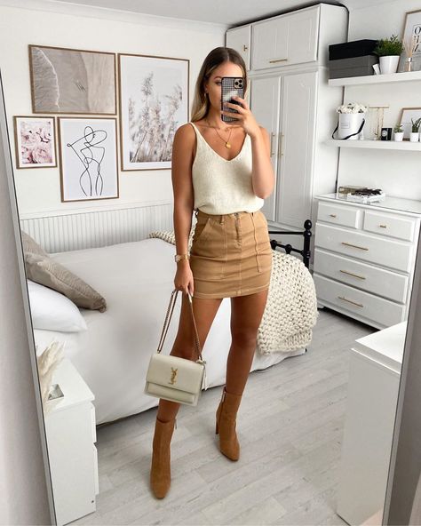 Tan Skirt Outfits, Beige Skirt Outfit, Outfit Semi Formal, Semi Formal Mujer, Neutral Dresses, Trendy Outfit Inspo, Jean Skirt Outfits, Classy Summer Outfits, Summer Neutrals