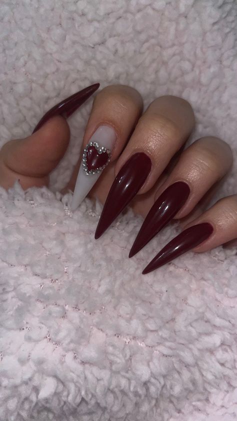 Sharp Nails Design, Red Sparkly Nails, Vampy Nails, Red Stiletto Nails, Vampire Nails, Nail Pics, Wine Nails, Sharp Nails, Maroon Nails