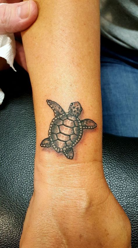 21+Small & Simple Turtle Tattoo Designs | PetPress Celtic Turtle, Japanese Turtle, Tattoos Turtle, Cute Turtle Tattoo, Turtles Tattoo, Small Turtle Tattoo, Tattoo Turtle, Land Turtle, Lion Turtle