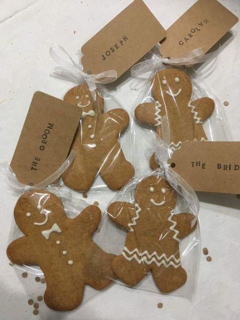 Gingerbread Wedding Favours, Shrek Wedding Theme, Swamp Wedding, Gingerbread Wedding, Shrek Wedding, Winter Wedding Party, Snowflake Centerpieces, Diy Winter Wedding, Christmas Wedding Themes