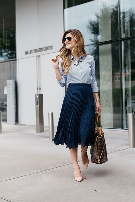 Business Casual Skirt, Chic Business Casual, Midi Skirt Outfit, Work Wear Outfits, Office Casual Outfit, Business Casual Outfits For Women, Fall Outfits For Work, Outfit Trends, Business Outfit