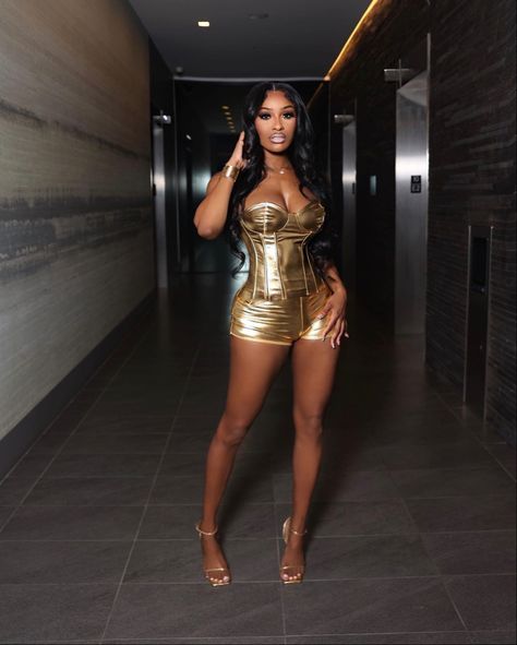 21st Birthday Outfits Black Women, 30th Birthday Outfit Ideas, Black And Gold Outfits, 30th Birthday Outfit Ideas For Women, Birthday Outfits Black Women, Birthday Outfits Black, Birthday Outfit Ideas For Women, 30th Birthday Outfit, Gold Outfits