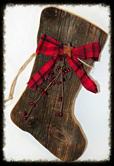 Kids Woodworking Projects, Woodworking Plans Patterns, Jul Diy, Primitive Christmas Decor, Woodworking Projects Furniture, Wooden Christmas Decorations, Santa Boots, Woodworking Projects For Kids, Christmas Wood Crafts