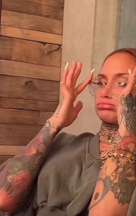 Kehlani Reaction Pics, Tia Kemp Mood, Sarcastic Face, Princess Sweet 16, Teen Wallpaper, Instagram Font, Current Mood Meme, Kehlani, Reaction Face