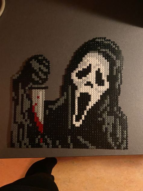 Ghost Face Perler, Scary Perler Bead Patterns, Ghost Face Perler Beads, Horror Movie Perler Beads, Chucky Perler Beads, Ghost Face Pixel Art, Ghostface Perler Beads, Scream Perler Beads, Ghostface Pixel Art