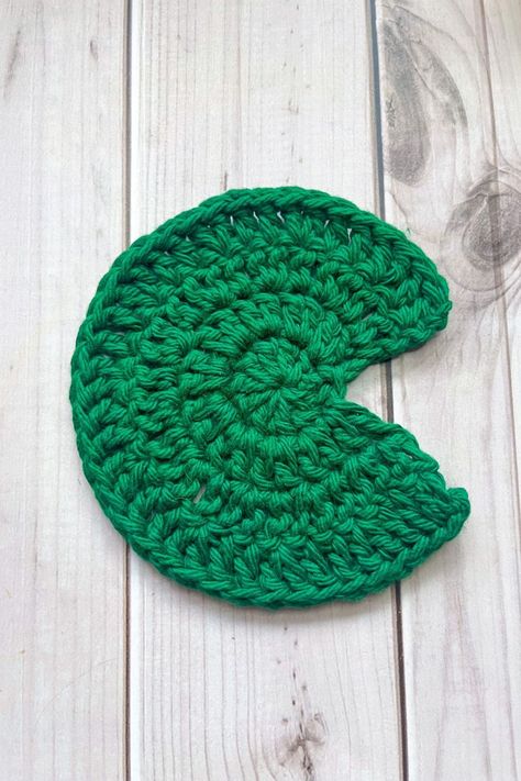 Crochet Lily Pad Coaster Pattern - thecaffeinatedsnail.com Lily Pad Crochet Pattern Free, Crochet Water Lily Free Pattern, Lily Pad Crochet Pattern, Crochet Lily Pad Pattern Free, Crochet Lilly Pad, Water Lily Crochet, Crochet Lily Pad, Crochet Lily, Coaster Pattern