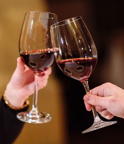 Man and woman drinking red wine. in the ... | Premium Photo #Freepik #photo #wedding #food #people #party Women Drinking Wine, German Wine, Cheers Photo, Glass Photography, Red Wine Glasses, Woman Wine, Red Grapes, Wine Time, Daiquiri