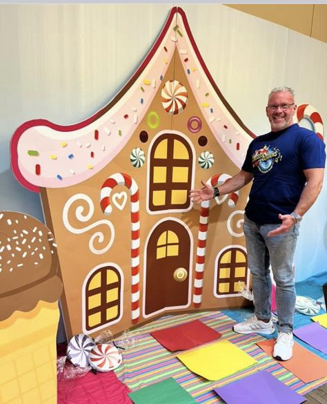 Gingerbread Stage Decorations, Gingerbread Person Project, Bulletin Board Gingerbread House, Gingerbread House Wall Decor, Gingerbread Photo Backdrop, Gingerbread House Parade Float Ideas, Christmas Party Decorations Diy Backdrop, Gingerbread Photo Booth, Gingerbread House Decorations Classroom