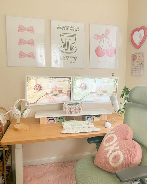 Pink And Green Desk Setup, Cute Desk Organization Ideas, Desk Top Ideas, Coquette Desk, Work Corner, Cute Desk Organization, Games Room Inspiration, Shelf Decor Bedroom, Cubicle Decor Office