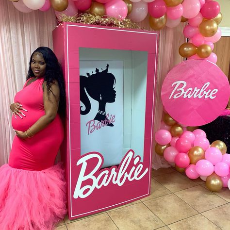 Baby Shower Ideas Girl Theme Black People, Barbie Themed Baby Shower Pink, Barbie Baby Shower Theme, Barbie Gender Reveal, Baby Shower Themes Girl Black People, Barbie Theme Baby Shower Ideas, Girl Baby Shower Ideas Black People, Baby Shower Ideas Black People, Barbie Baby Shower Ideas