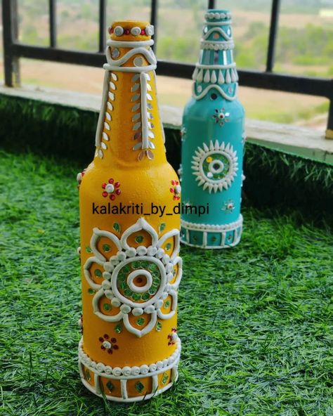 Bottle Art Clay Work, Lipan Art On Bottle, Lippan Art Bottle, Bottle Lippan Art, Lippan Art On Pot, Lippan Art On Bottle, Lipon Work, Lippon Art, Beer Bottle Art