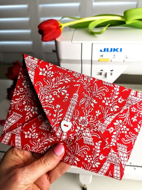 DIY Fabric Envelopes - Juki Club Reading A Ruler, Fabric Envelopes, Envelope Tutorial, Envelope Pattern, Patchwork Projects, Fabric Envelope, Sticky Labels, Envelope Box, Fabric Postcards