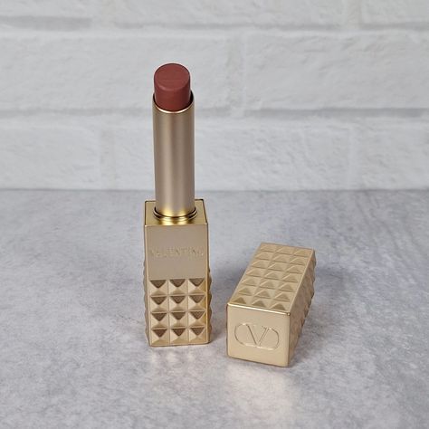 @valentino.beauty Spike Valentino Buttery Matte Lipstick 💋 #GiftedByValentinoBeauty #IHCxSpikeUltraMatte Valentino Beauty, Matte Lipstick, Sephora, Makeup, Beauty, Make Up