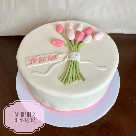 Tulip bouquet birthday cake Tulip Cake, Bouquet Birthday, Tiny Cakes, 10 Birthday, Cake White, Funny Birthday Cakes, Pretty Dessert, Creative Birthday Cakes, Blue Cakes