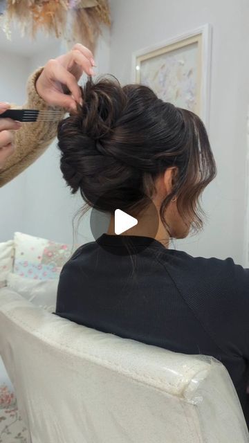 272K views · 17K likes | Paige Lauren Whitton | YORKSHIRE BRIDAL HAIR & EDUCATOR on Instagram: "Watch me style 🤍  This week I showcased this type of look to my academy members in a live session. It is a super easy technique & a very popular one for this year's weddings & events! Makesure you hit save for later 🫶  #hairtutorials #hairvideo #hairupdo #hairupstyles #weddinghairstylist #weddinghair #hairstyletutorial #haireducation hair tutorial, high updo, high bun" Long Hair 2022, High Updo, High Bun Hairstyles, 2020 Hairstyles, Wedding Hair Up, Bridal Hair Buns, Hair 2022, Bridal Hair Updo, Bridal Hair Makeup