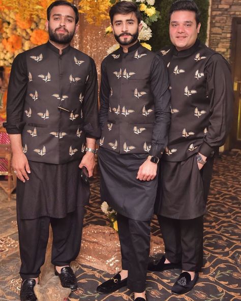 Mehndi Outfit For Men Pakistani, Mehndi Dress For Boys, Mehndi Dress For Mens, Kurta Designs Men's, Indian Wedding Clothes For Men, Wedding Outfit For Boys, Fawad Khan, Mehndi Outfit