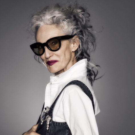 Linda Rodin Style, Linda Rodin, Grey Hair And Glasses, Human Hair Ponytail, Gorgeous Gray Hair, Curly Short, New York City Apartment, Drawstring Ponytail, Older Women Fashion