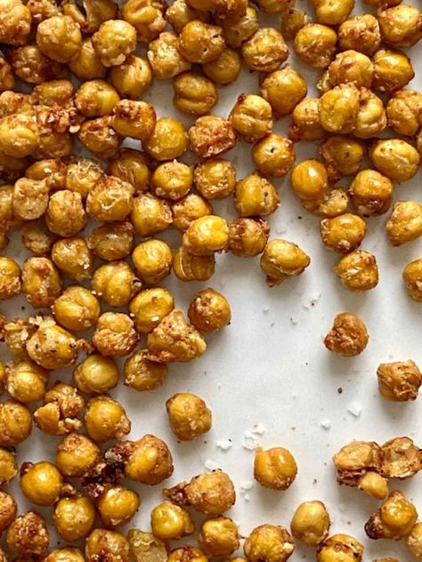 Air Fryer Garbanzo Beans, Chickpea Snacks, High Protein Snack, Snack Cart, Healthier Desserts, Crispy Chickpeas, Protein Snack, Chickpea Recipes, Protein Recipes