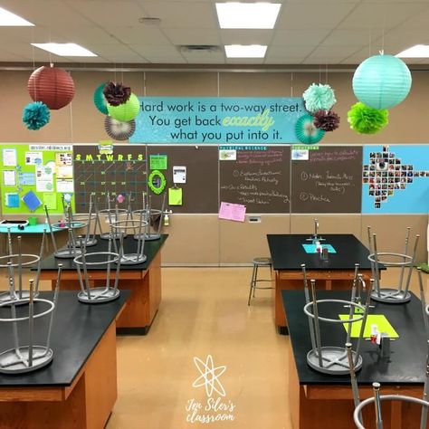 High School Biology Classroom, Junior High Classroom, Earth Science Classroom, Classroom Decoration Ideas, High School Science Classroom, Middle School Classroom Decor, Middle School Science Classroom, Science Room, Science Classroom Decorations