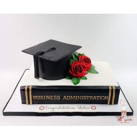 Master Degree Cake Ideas, University Graduation Cake Ideas, Degree Cake, Degree Party, Grad Dinner, College Graduation Cakes, Grad Cakes, Masters Graduation, Grad Cake