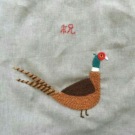 Embroidery Napkins, Embroidery Wall, Embroidery Wall Art, 타이포그래피 포스터 디자인, Wood Room, Embroidery Works, Hand Embroidery Projects, Bird Embroidery, Pola Sulam