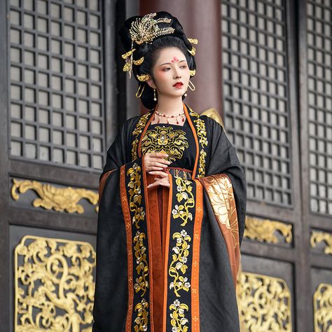 Chinese Empress Dress, Traditional Chinese Hair, Hanfu Gallery, Tang Dynasty Clothing, Imperial Clothing, Ancient China Clothing, Empress Dress, Chinese Empress, Chinese Clothing Traditional