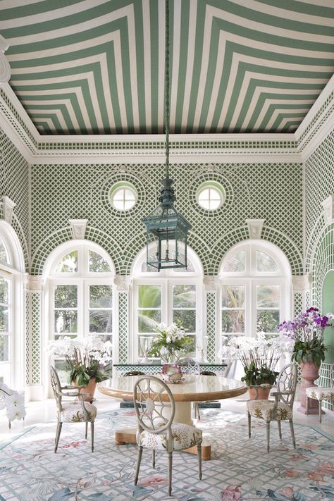 Palm Beach chic La Follia trellis room Striped Ceiling, Palm Beach Chic, Tent Room, Chic Coffee Table, Palm Beach Style, Beach Interior, Florida Room, Morning Room, Casa Country