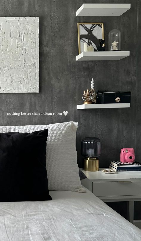 Wallpaper Aesthetic Bedroom Ideas, Bedroom Gray Aesthetic, Gray White Black Bedroom, Bedroom Shelves Aesthetic, Black Room Decor Bedroom Aesthetic, Vogue Room Aesthetic, Luxury Rooms Bedroom Modern, Black And White Bedroom Ideas Aesthetic, Gray Black Bedroom