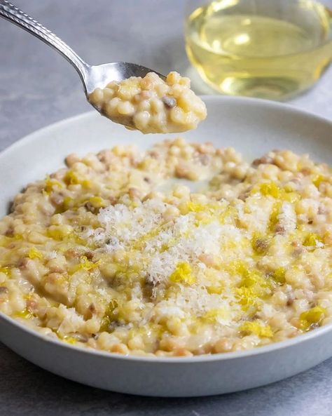 Giadzy on Instagram: “Introducing... FREGOTTO! (aka - Fregola risotto.) This creamy, dreamy, lemony recipe stars Sardinian toasted fregola pasta - giving classic…” Fregola Recipe, Fregola Pasta, Meal Plan, Oatmeal, Toast, Food And Drink, Pasta, Healthy Recipes, Ethnic Recipes