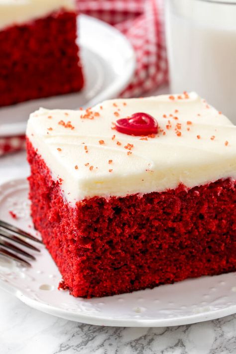 Easy red velvet cake is moist, tender & topped with fluffy cream cheese frosting. Easy Red Velvet Cake Recipe, Red Velvet Cake Frosting, Bolo Red Velvet Receita, Cheesecake Red Velvet, Red Velvet Cake Recipe Easy, Homemade Red Velvet Cake, Easy Red Velvet Cake, Red Velvet Cheesecake Cake, Cake Recipes Uk