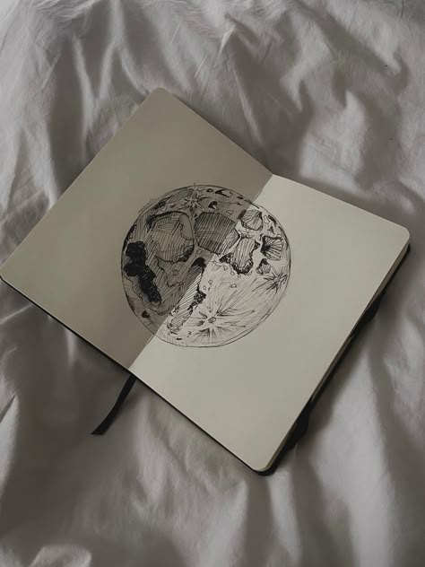 Sketchbook Art Journal Sketches Drawings, Moon Sketch Aesthetic, Moon Drawings Aesthetic, Moon Art Drawing, Sketches Notebook, Space Sketches, Moon Sketch, Aesthetic Sketchbook, Sketchbook Aesthetic