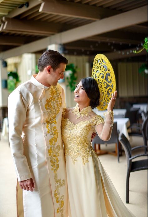 White And Gold Ao Dai, Gold Ao Dai Wedding, Gold Ao Dai, Traditional Vietnamese Wedding, Tea Ceremony Wedding, Vietnamese Tea, Cultural Wedding, Vietnamese Wedding, Multi Cultural