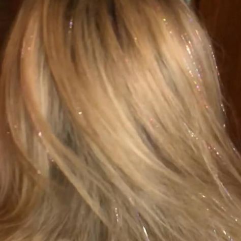 hair strand thickness Hair With Tensil, Sparkle Tinsel Hair, Hair Tinsel Ideas Blonde, Hair Sparkles Strands, Fairy Hair Tinsel Blonde, Tinsel Hair Blonde, Blonde Hair With Tinsel, Hair Tinsel Aesthetic, Hair Tinsel Blonde