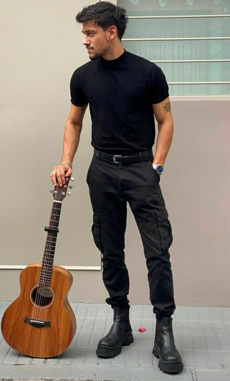 Argentinian Men, Bad Boy Outfits, Lean Body Men, Guys Fashion Casual, Black Outfit Men, Cargo Pants Style, Mens Smart Casual Outfits, Military Looks, Aesthetic Outfits Men