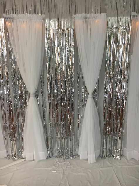 Back Drops For Prom Pictures, Prom Picture Backdrop Ideas, Prom At Home, Prom Photo Booth, Adult Prom, Engagement Brunch, Disney Prom, Prom Backdrops, Prom 23