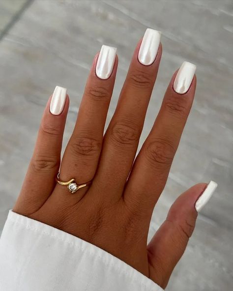 White Chrome Nails, Nagellack Trends, Chrome Nails Designs, White Chrome, Pearl Nails, White Nail Designs, Cat Eye Nails, Metallic Nails, White Nail