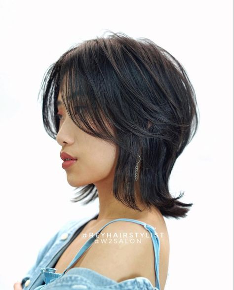 short hush/wolf cut for @saviragunawan created by @rey_nathanael13 at @w2salon (instagram) Shaggy Mullet, Corte Shaggy, Hush Cut, Hairstyles For Fat Faces, Second Day Hairstyles, Mullet Haircut, Instagram Hairstyles, Shaggy Haircuts, How To Cut Bangs