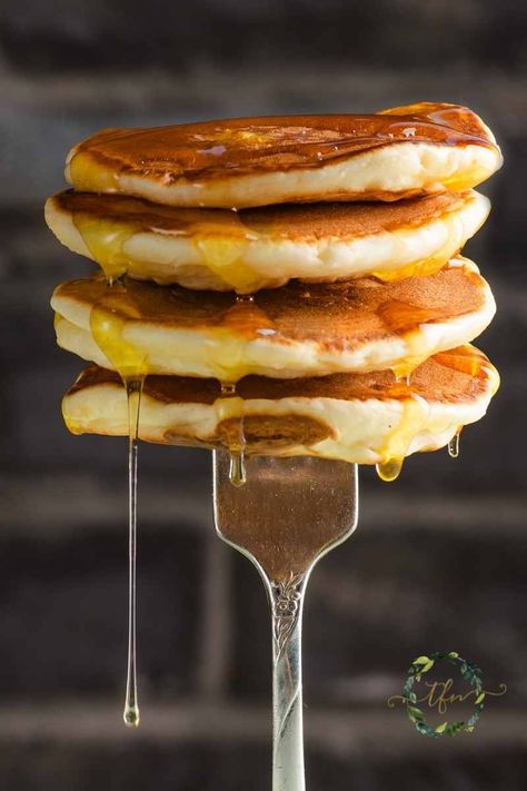 Our ultimate Bisquick pancake recipe is easy to make. Use our tips and recipe to make the best fluffy, melt-in-your-mouth breakfast! Bisquick Ultimate Pancakes, Bisquick Pancake Recipe, Ultimate Pancake Recipe, Pancake Batter Recipe, Bisquick Pancakes, Almond Pancakes, Yummy Pancake Recipe, Buttermilk Pancake Mix, Butter Pancakes