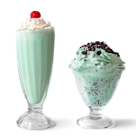 Vegan Shamrock Shake & McFlurry - Thee Burger Dude Mint Shake, Mint Choco, Vegan Whipped Cream, Easy Vegan Recipes, Shamrock Shake, Vegan Fast Food, Chocolate Creme, Milk Ice Cream, Mint Ice Cream